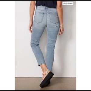 Evereve Ever Straight Jeans Traveled Wash 27 high waisted